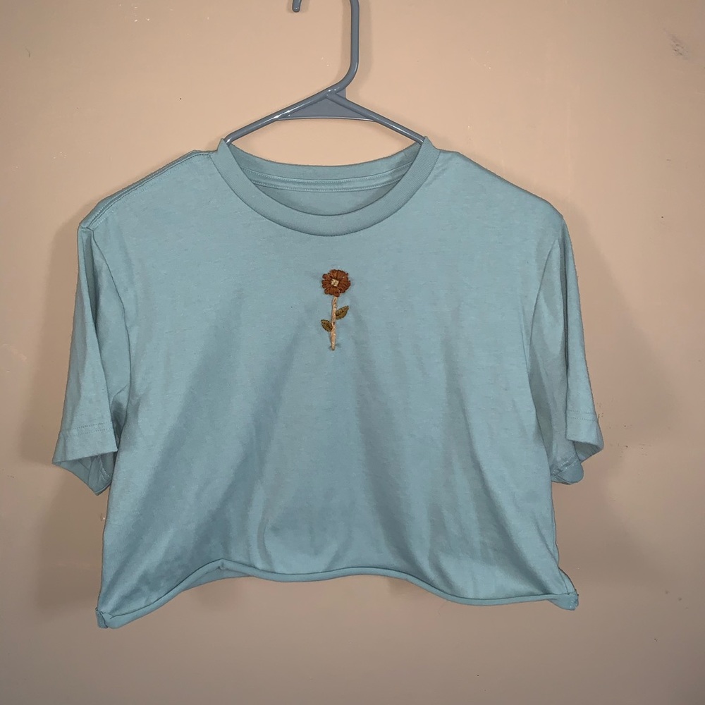 Cropped Flower embroidered tshirt